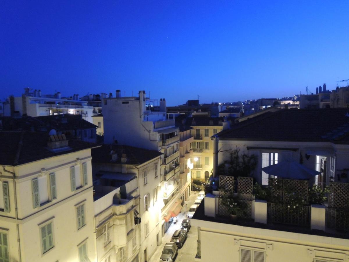Promenade Sur Les Toits Nizza